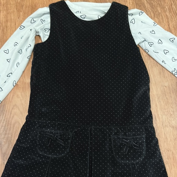 Wendy Bellisimo velvet black jumper, with pleated skirt and front pockets. 48 mo - Picture 3 of 11